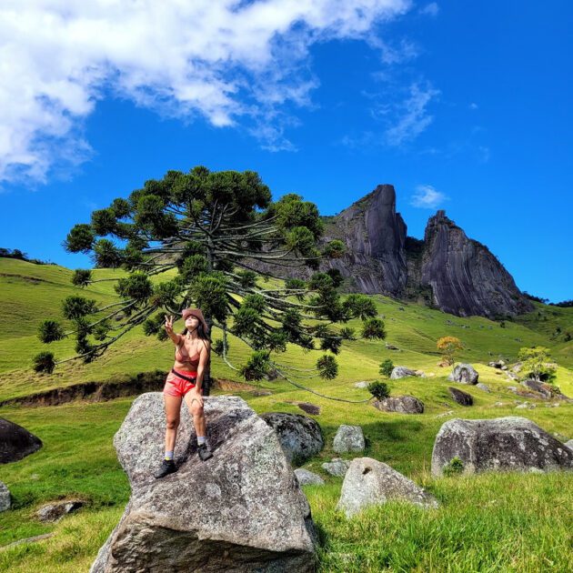 Pico dos Dois Bicos e Cachoeira dos Frades - Agência Botas na Trilha